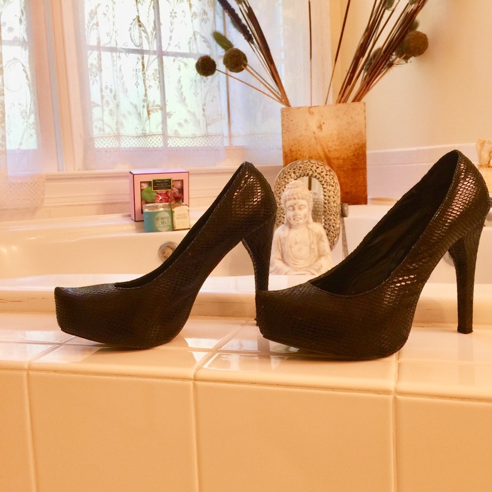 Faux snake skin sexy high heels